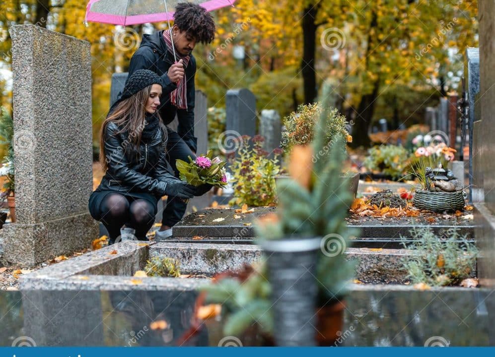 pareja cementerio