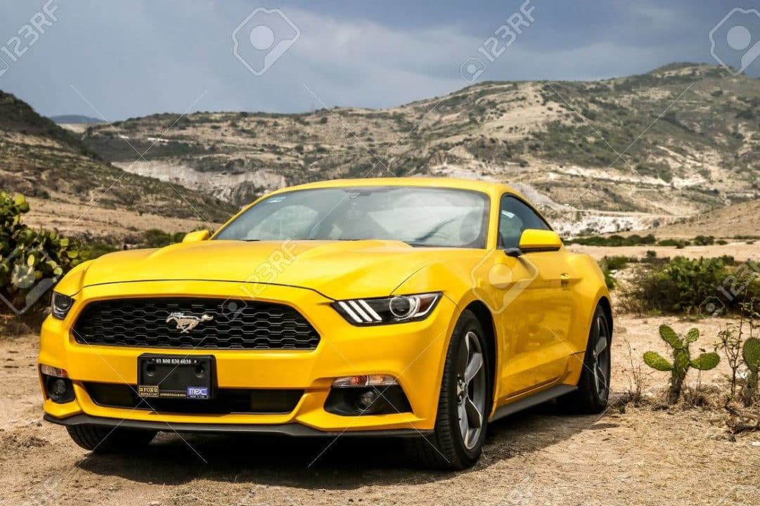 carro amarillo